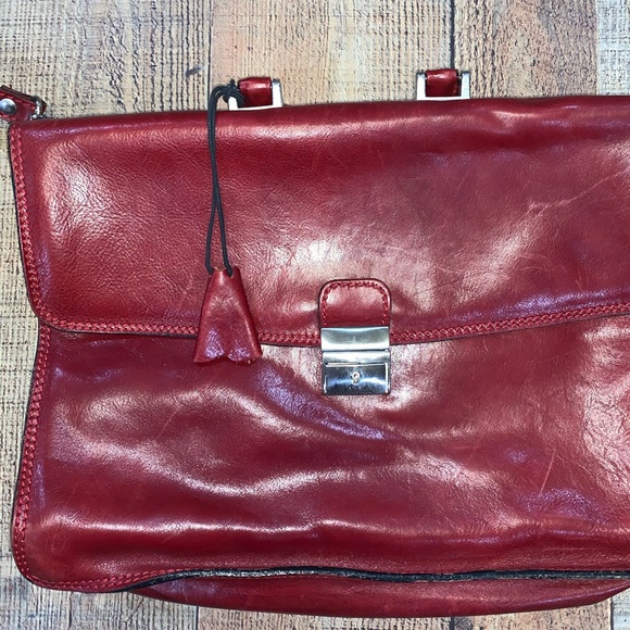 Floto | Milano Leather Briefcase in Tuscan Red - Picture 2 of 8